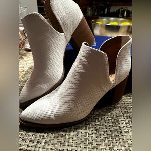 Women's White Textured Ankle Boots